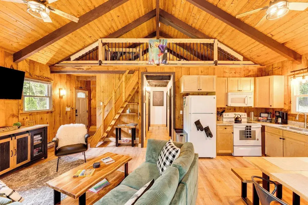 2 Mi to Conway: Cozy Cabin w/ Grill & Yard!