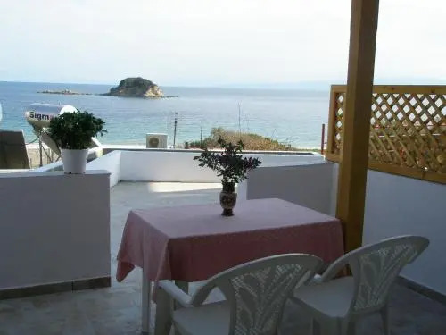 Aparthotel 1 Star Troulos