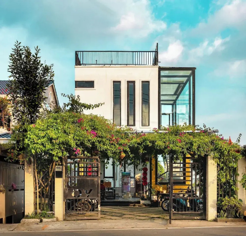 Be Youth Villa