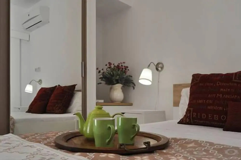 Royal Sunset Studios & Apartments
