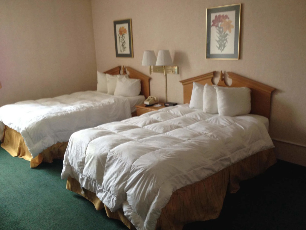 Roseville Inn
