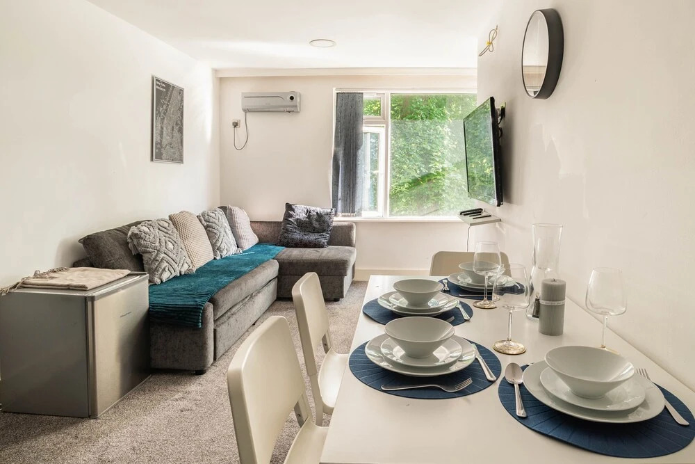Entire Apartment, Fast Wifi, Free Parking, Free Prime Video & Netflix