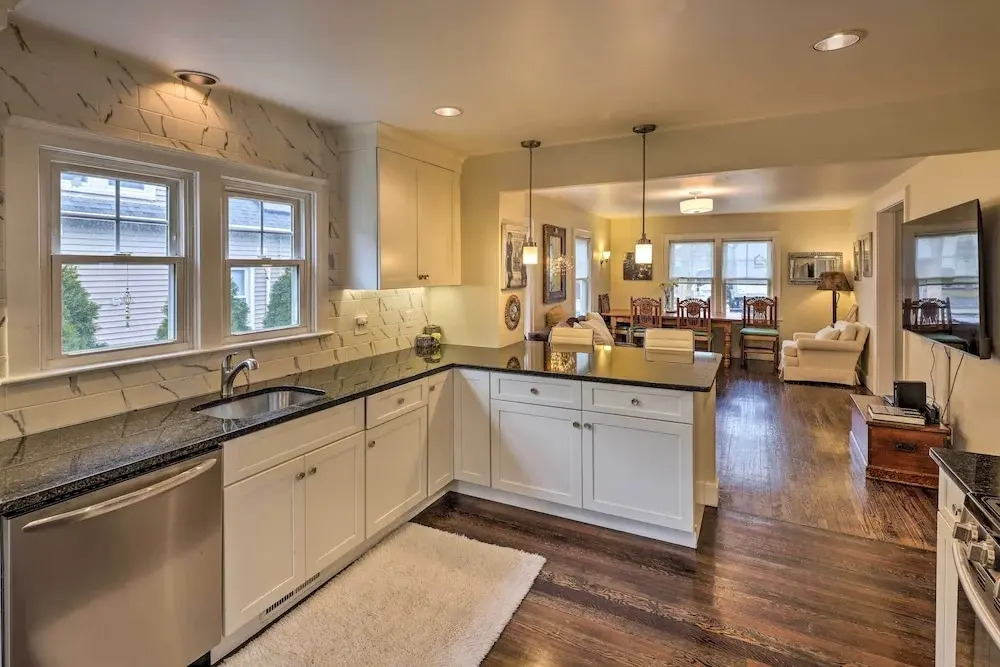 Bridgeport Vacation Rental - Walk to Beach!
