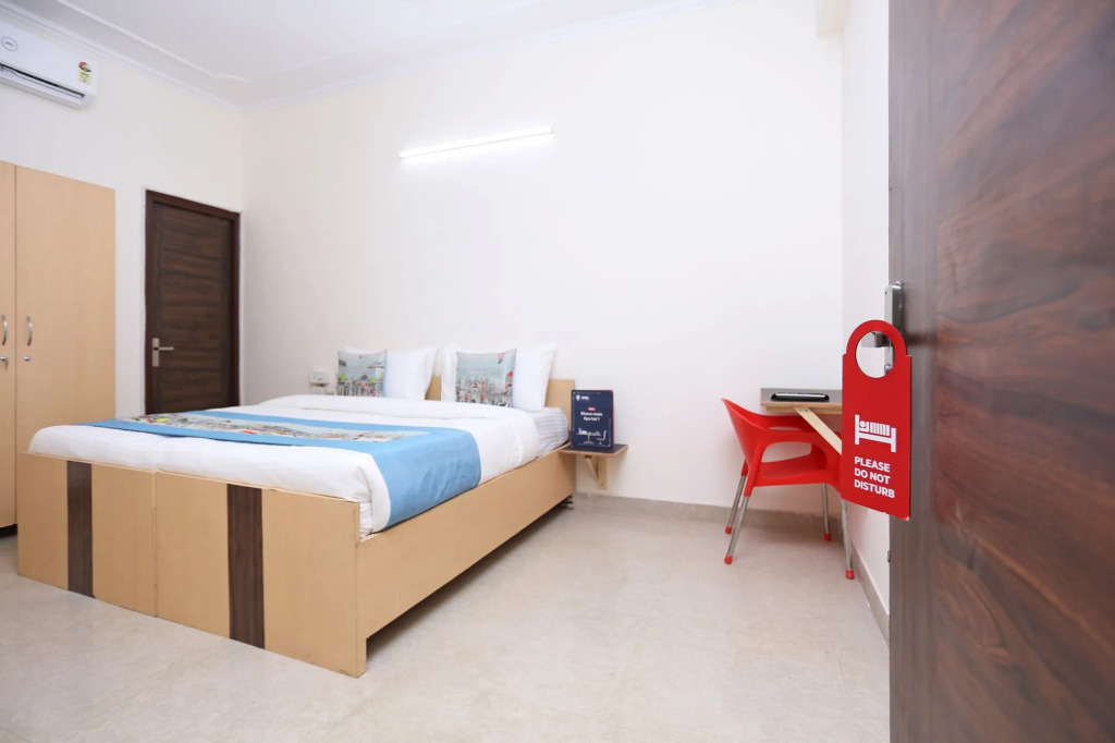 OYO 9381 DLF Cyber City