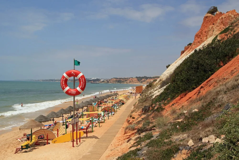 Encosta Da Orada by Garvetur