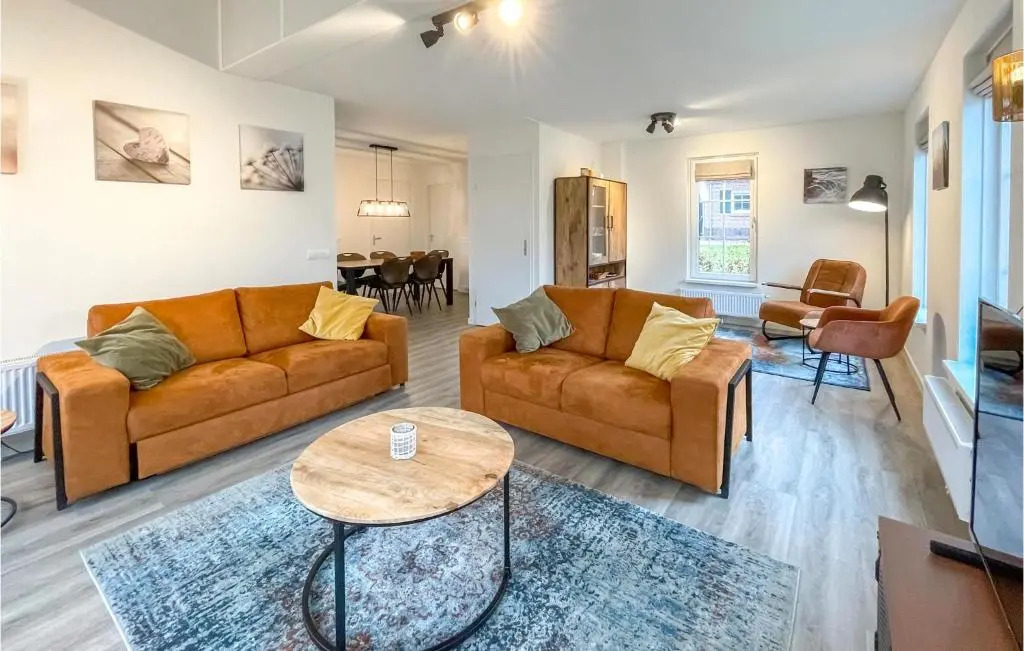 Three-Bedroom Holiday Home In Hoge Hexel