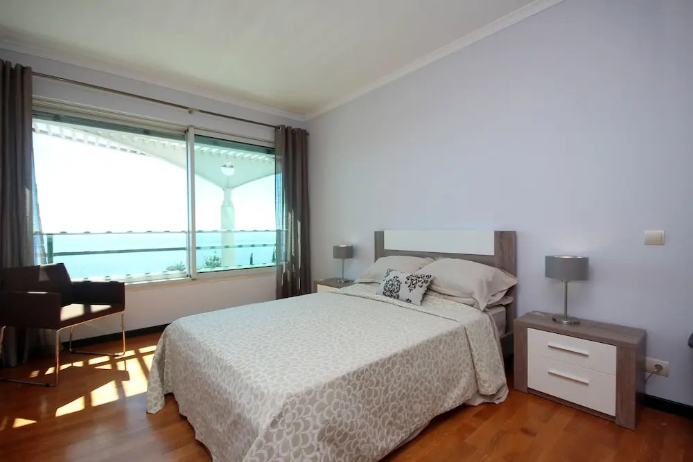 Oceanside Terrace Apartment by Holiday Rental Management