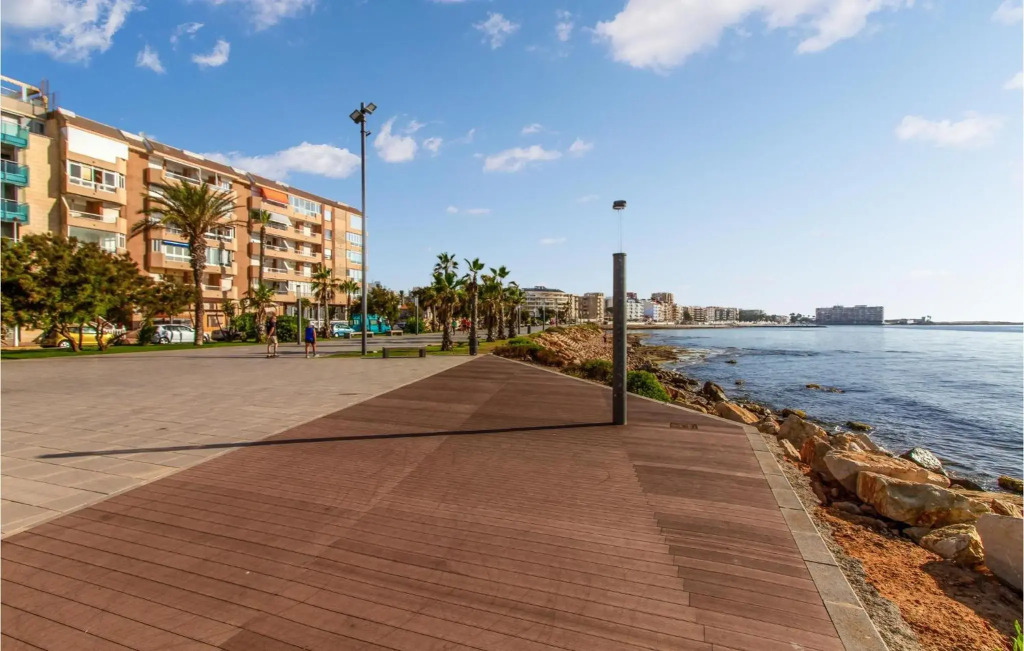 Nice apartment in Torrevieja with 3 Bedrooms