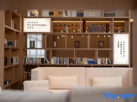 Zai Shan Yi Ye Lan Yue Jiu Dian