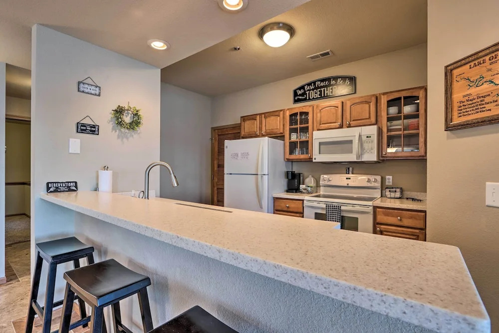 Lake-view Pool + Boat Slip! Ozarks Condo