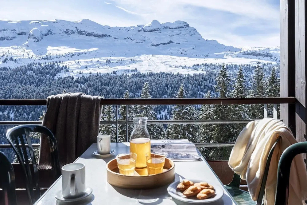 Scenic 4-person Mountain View Retreat