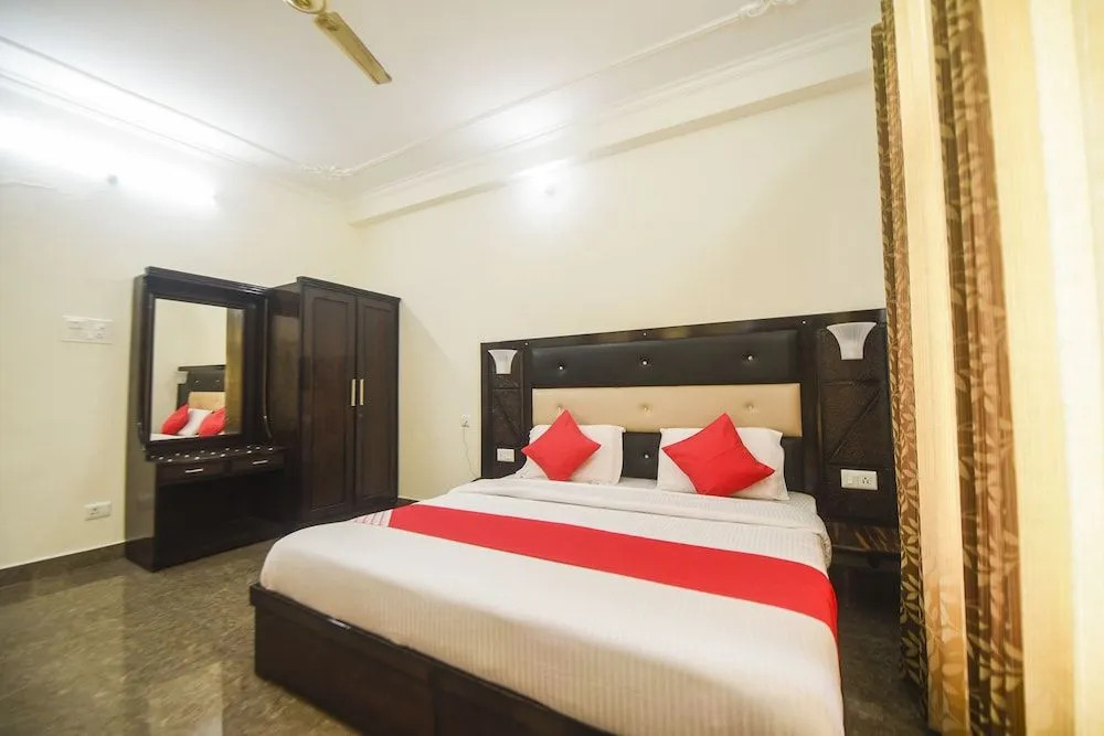 OYO 30855 Hotel Royal Residency
