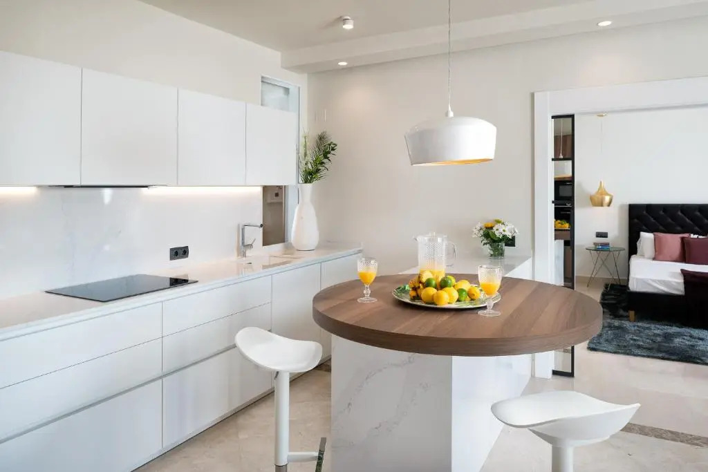 Stunning Modern Apt Frontline beach - RDR206