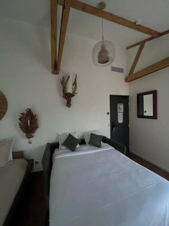 FRATERNiTY-HOTEL