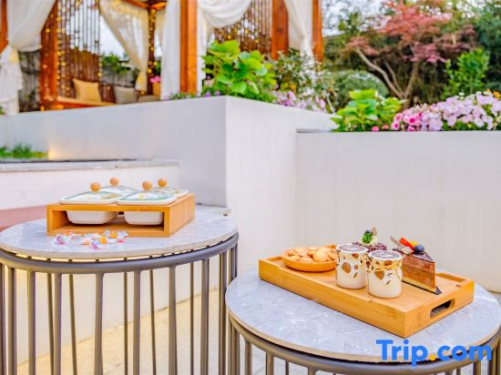 Ciyun Wanzhong Theme Hotel