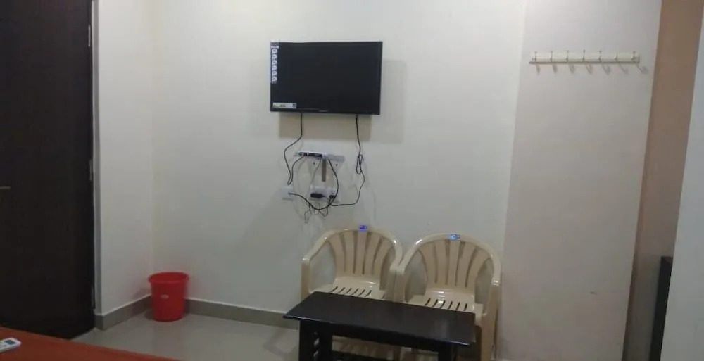 Iroomz Hotel Sri Kanya Residency