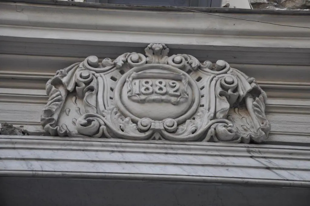 From 1882, romantic flat, in the Golden Square