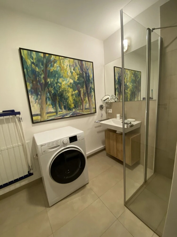 Business/holiday Apartment With Whirlpool
