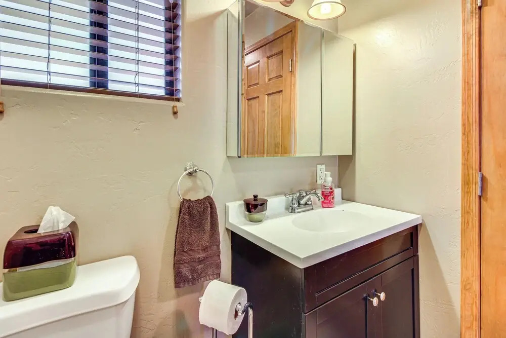 Family-friendly Hideaway Cabin in Lakeside!