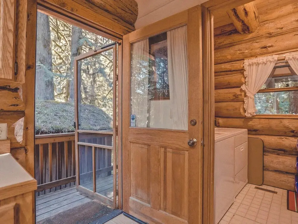 Bear Den Log Cabin