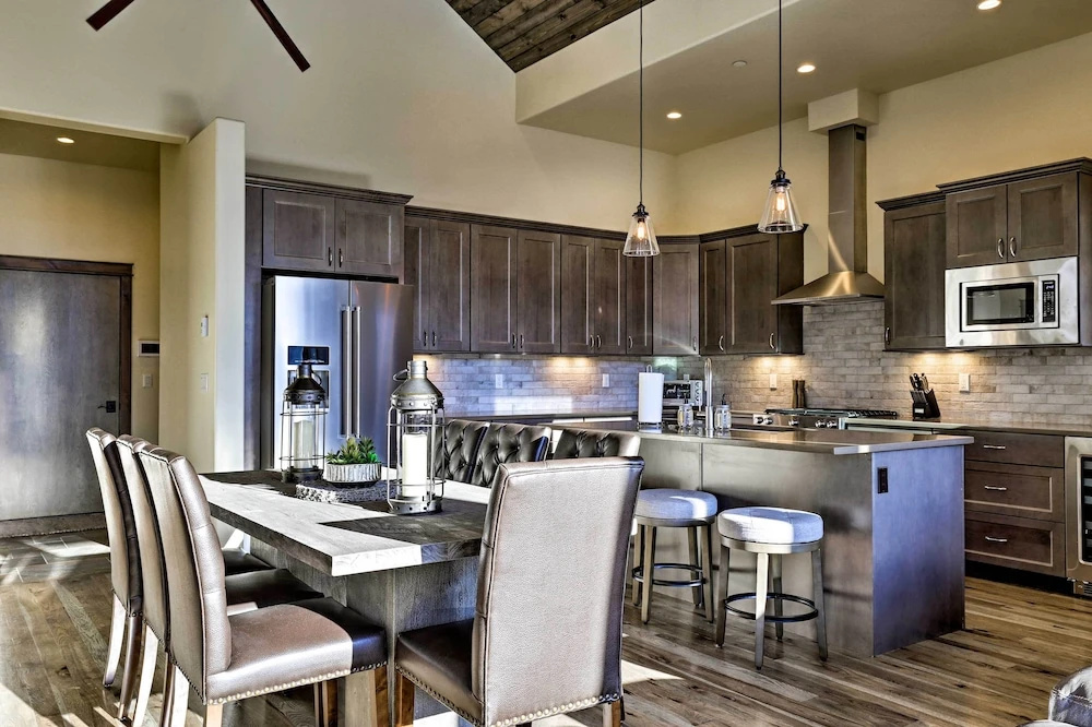 Ideally Located Winter Park Townhouse w/ Hot Tub!