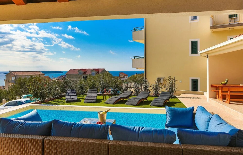 Stunning Home in Primosten With 4 Bedrooms, Wifi and Outdoor Swimming Pool