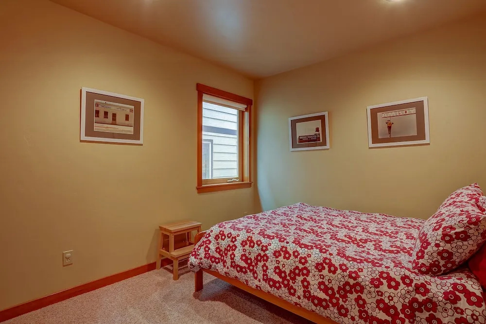 Bridge View Loft 3 Bedroom Condo by RedAwning