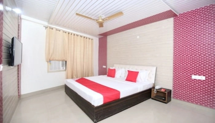Hotel Gold Star By OYO Rooms
