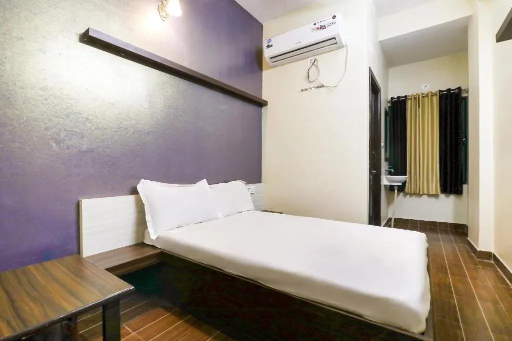 SPOT ON 74538 Hotel New Royal Lodging Boarding