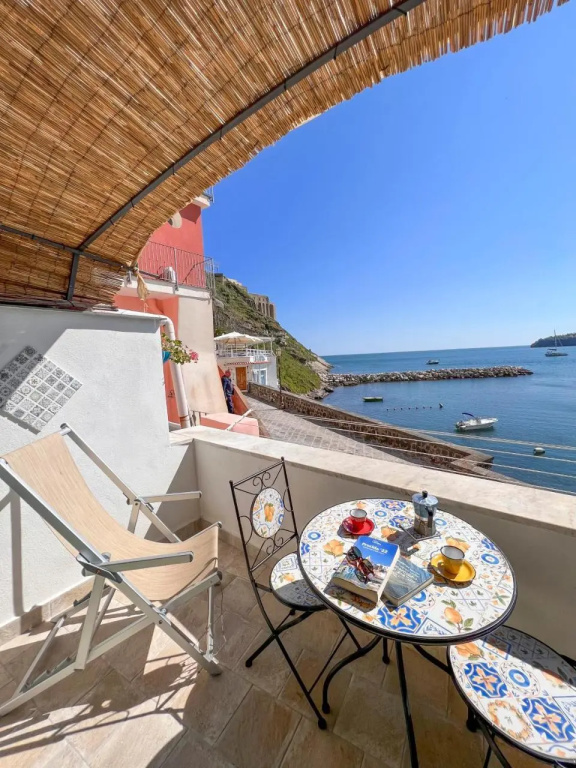 Calilla House by Procida Reserve