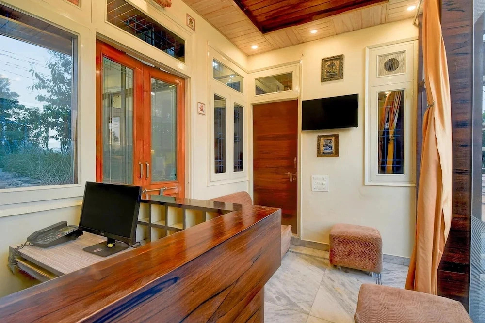 Deluxeaishwarya Inn