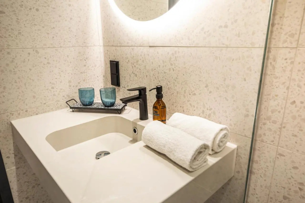 LOGINN Hotel Köln Airport