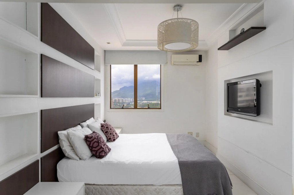 Pineapples LC2207 | Coverage in Barra da Tijuca