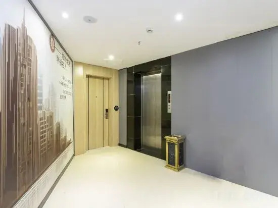 Celebrity Hotel (Jincheng Central Pedestrian Street People's Hospital Store)
