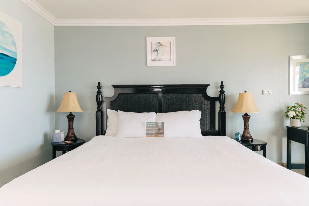 Seaside Laguna Inn & Suites