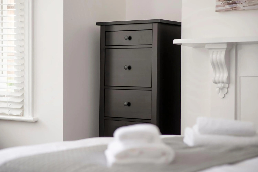 Oliverball Serviced Apartments - Flat A - Spacious ground floor, 1 bedroom apartment in Central Southsea