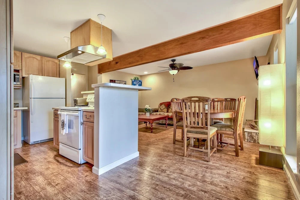 MV3: Lake View Ski Bear Lodge