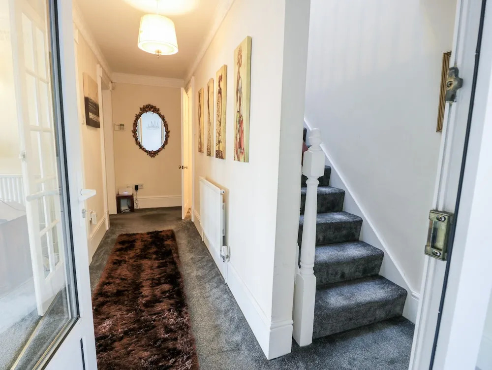 11 Glyn Garth Mews