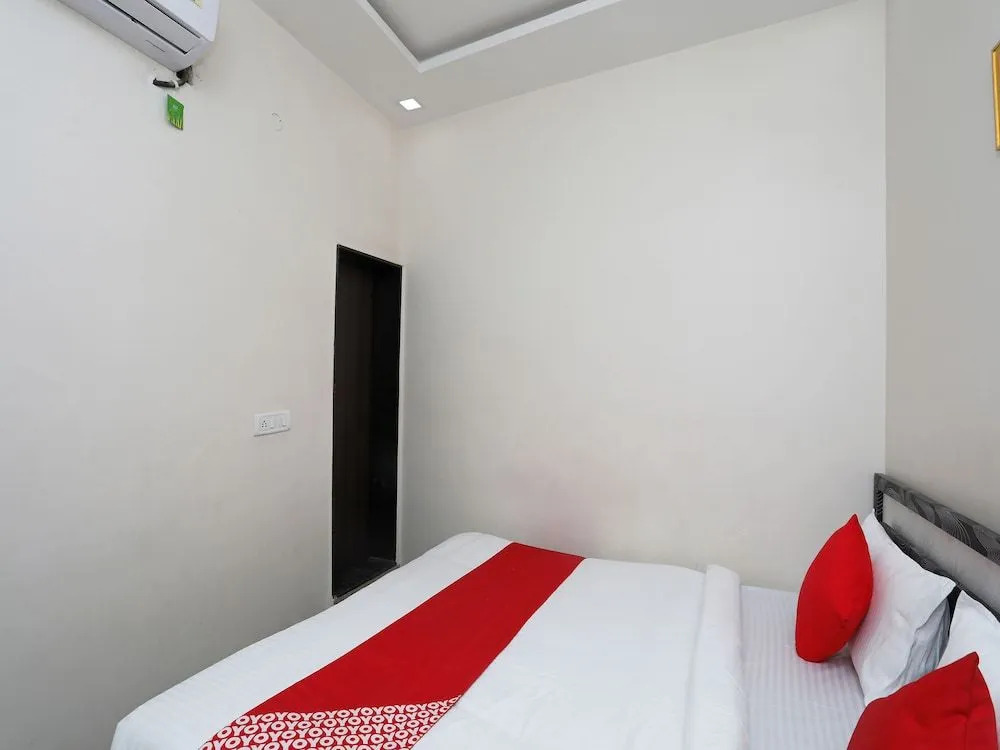OYO 26612 Phoenix Inn