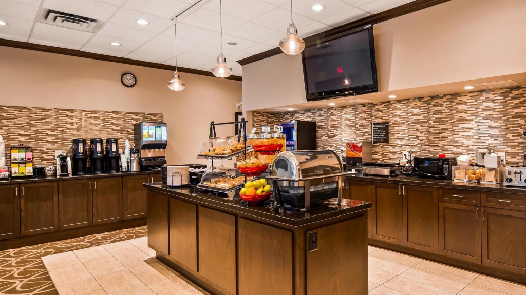 Best Western Plus Pitt Meadows Inn & Suites