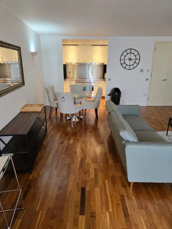 2 Bed Apartment Central London Canary Wharf