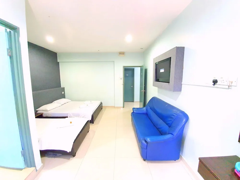 OYO 89737 Hotel Tishoa