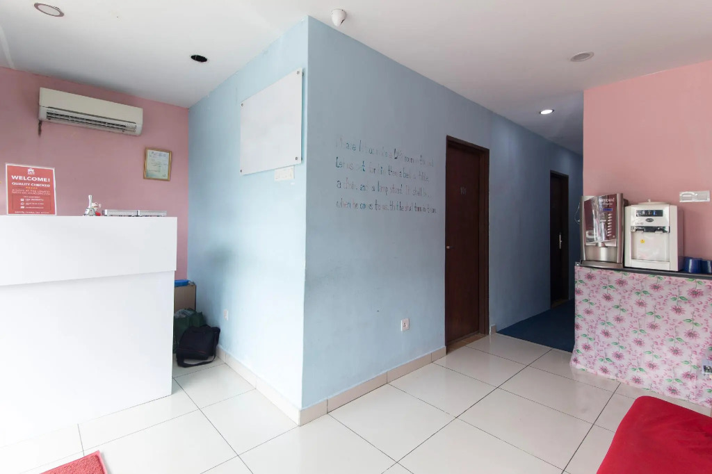 Colour Hotel