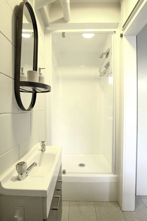 Simple Guest House - Great Location