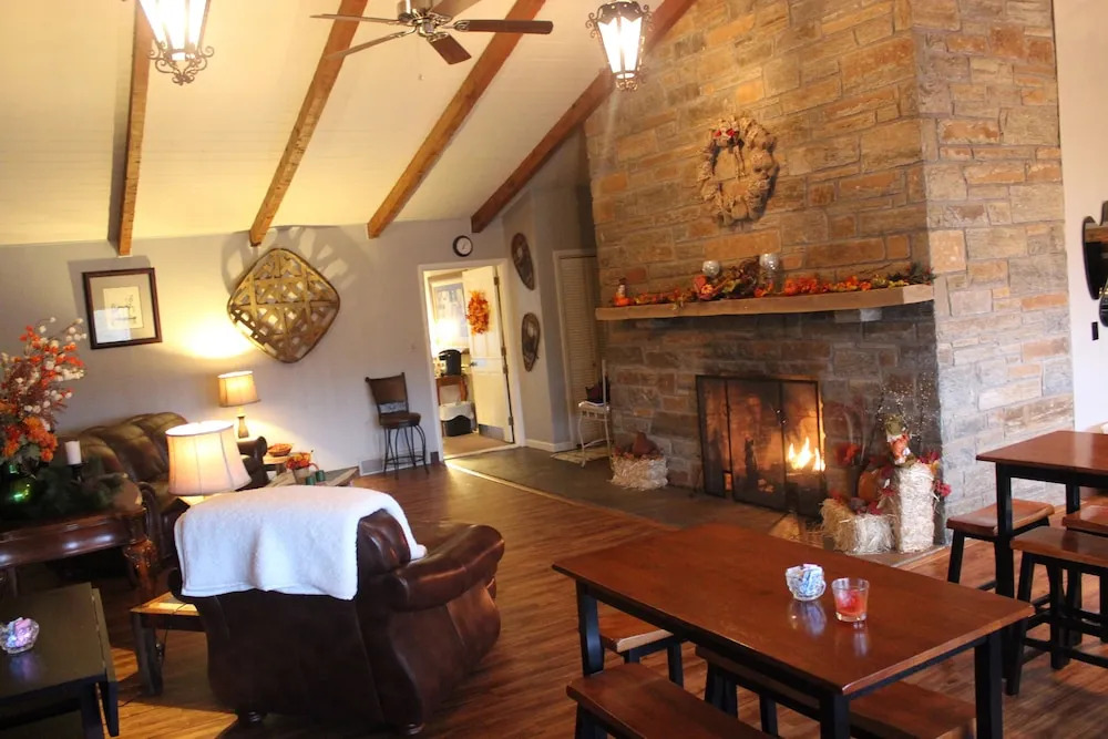 Cliff Dwellers Inn