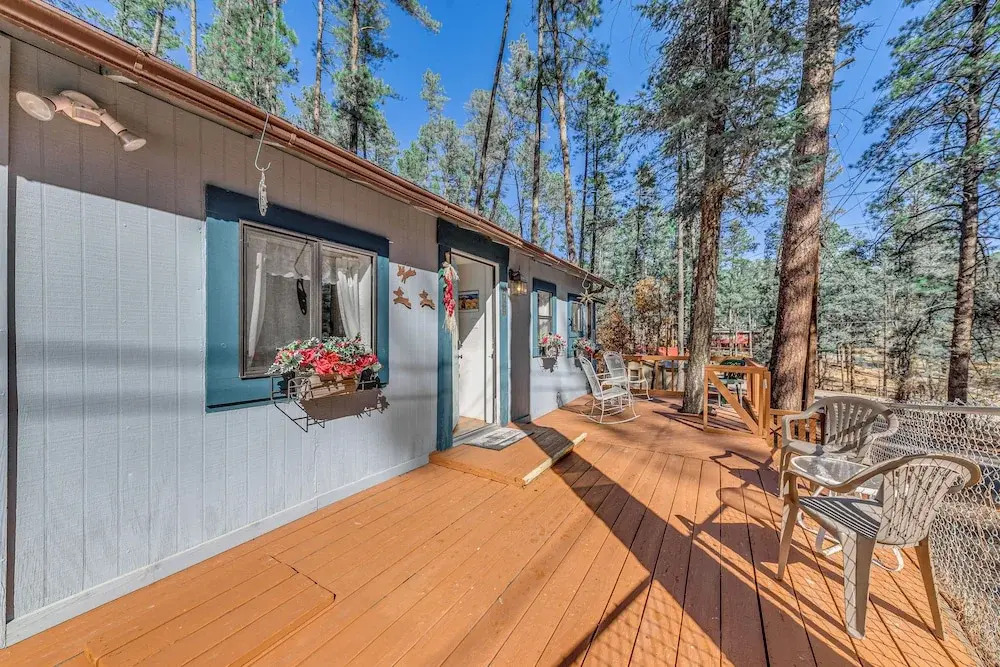 Ruidoso Cabin w/ Decks ~ 1 Mi to Downtown!