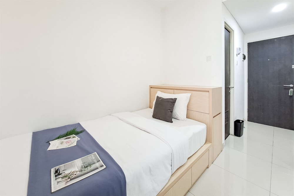 Luxury Studio at Serpong Garden Apartment By Travelio