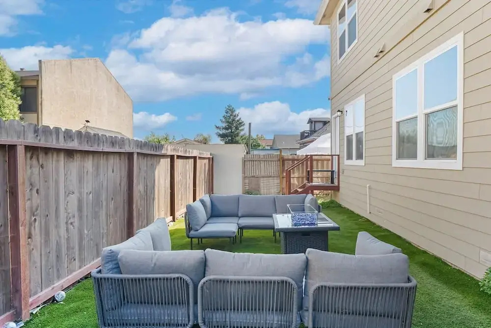 Massive 8BR Home in Hayward With AC Free Parking