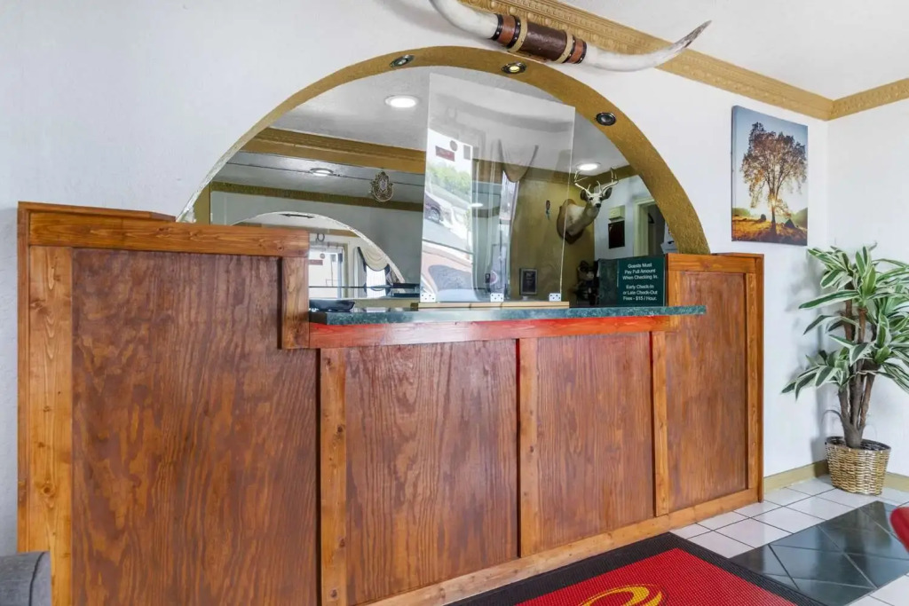 Econo Lodge Inn & Suites Near Lackland AFB