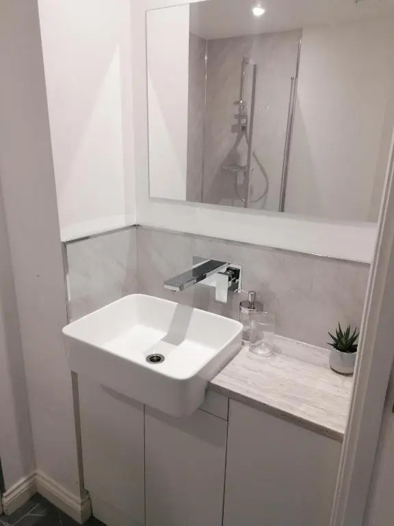 2-bedroom apartment *NR CITY CENTRE WITH PARKING*